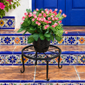 Base para maceta de hierro negra en escalones de talavera