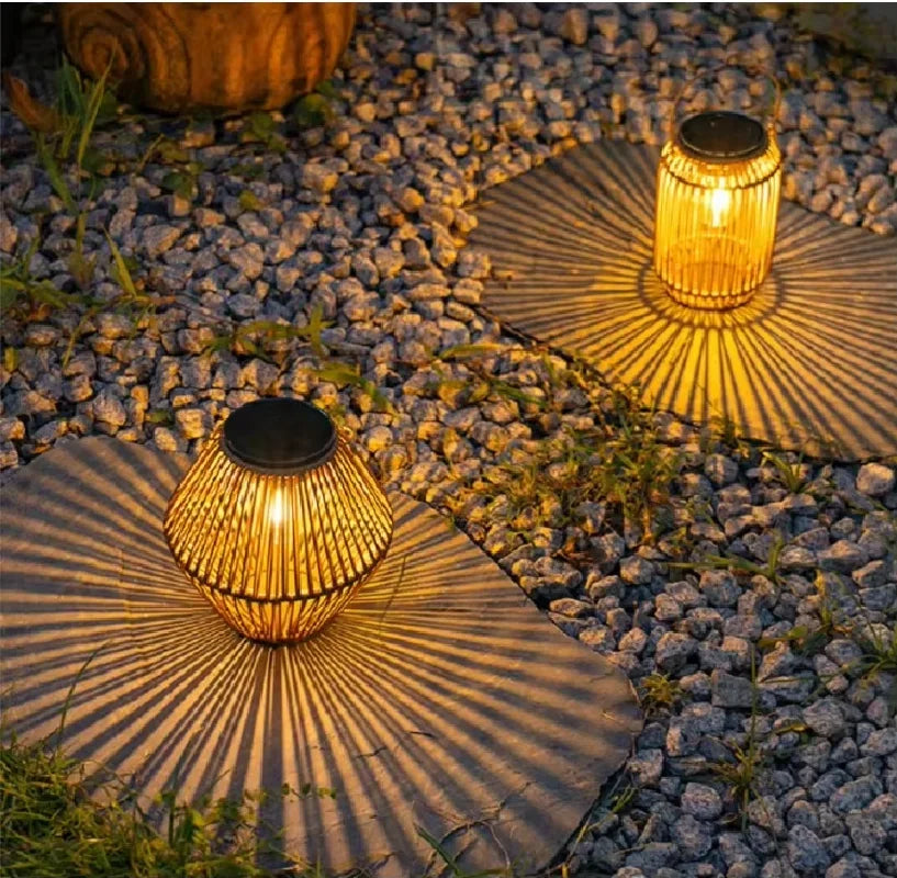 Farol Solar Colgante de Ratán Estilo Boho para Terraza y Jardín