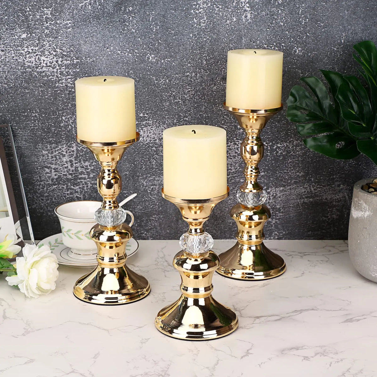 Candelabros de Metal Dorado y Cristal para Velas de Pilar