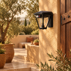 Lámpara Solar 2 en 1 con Sensor de Movimiento para Jardín y Muro — ambientado en casa